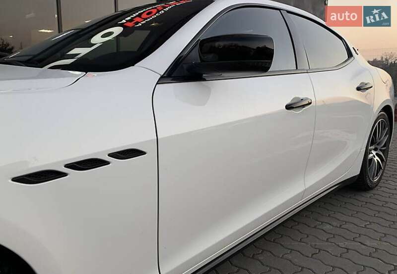Седан Maserati Ghibli 2014 в Львові