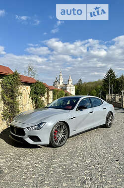 Седан Maserati Ghibli 2016 в 