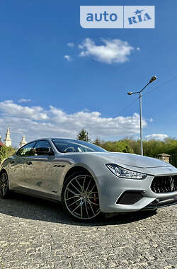 Седан Maserati Ghibli 2016 в 