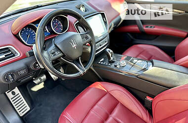 Седан Maserati Ghibli 2016 в 