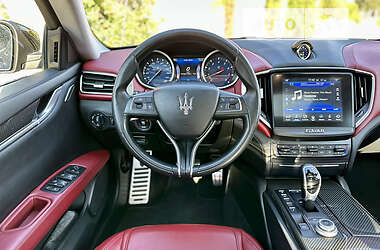 Седан Maserati Ghibli 2016 в 