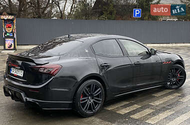 Седан Maserati Ghibli 2014 в Ужгороді