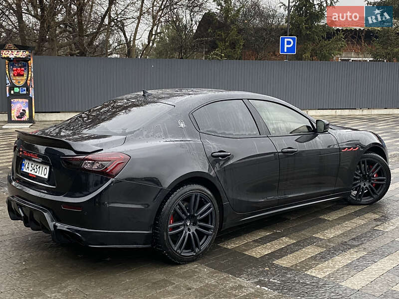 Седан Maserati Ghibli 2014 в Ужгороде