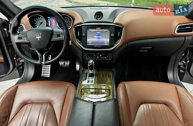 Седан Maserati Ghibli 2013 в 