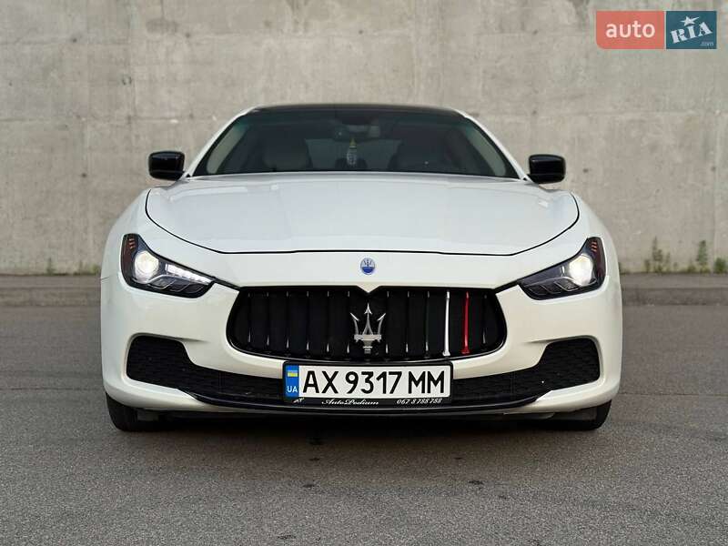 Седан Maserati Ghibli 2015 в 