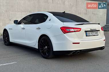 Седан Maserati Ghibli 2015 в 