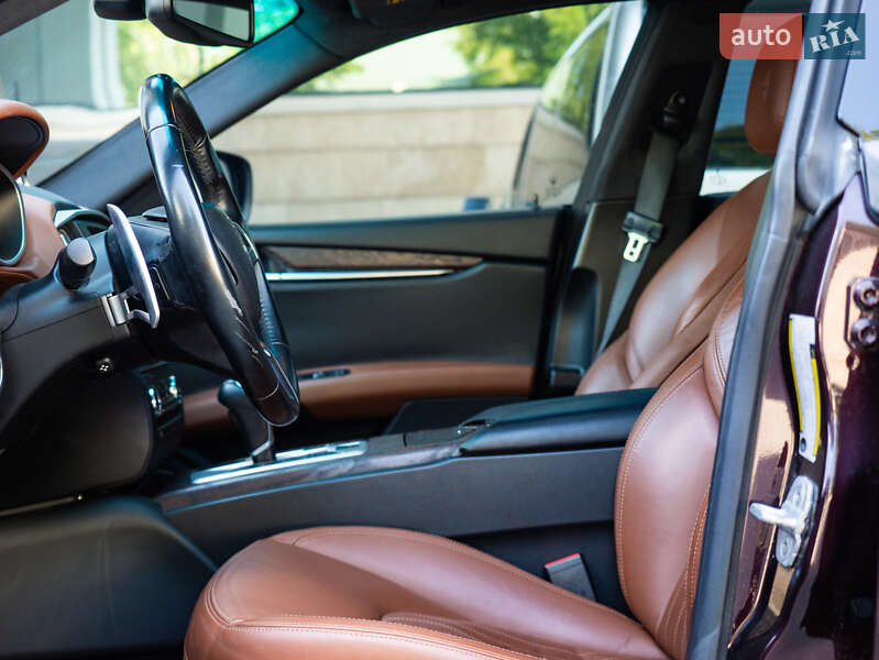 Седан Maserati Ghibli 2014 в Києві