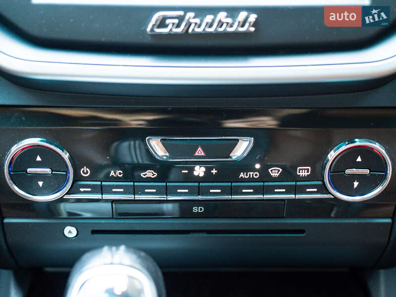 Седан Maserati Ghibli 2014 в Києві