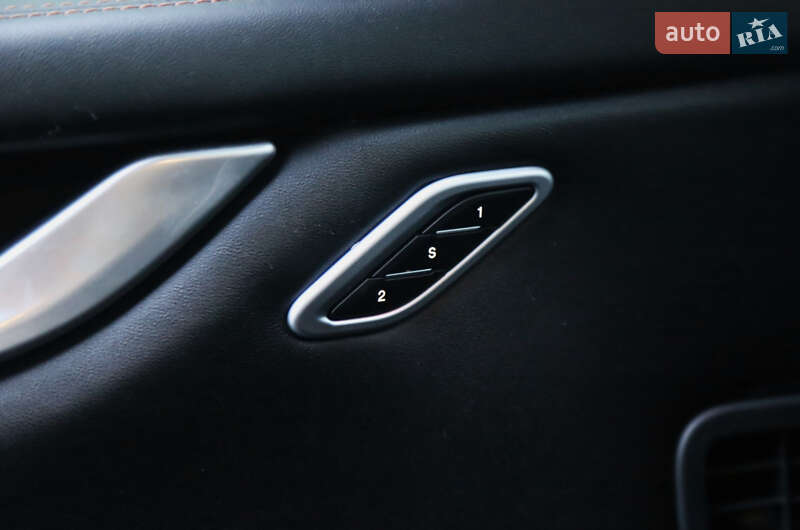 Седан Maserati Ghibli 2015 в Києві