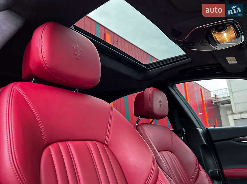 Седан Maserati Ghibli 2015 в Львові