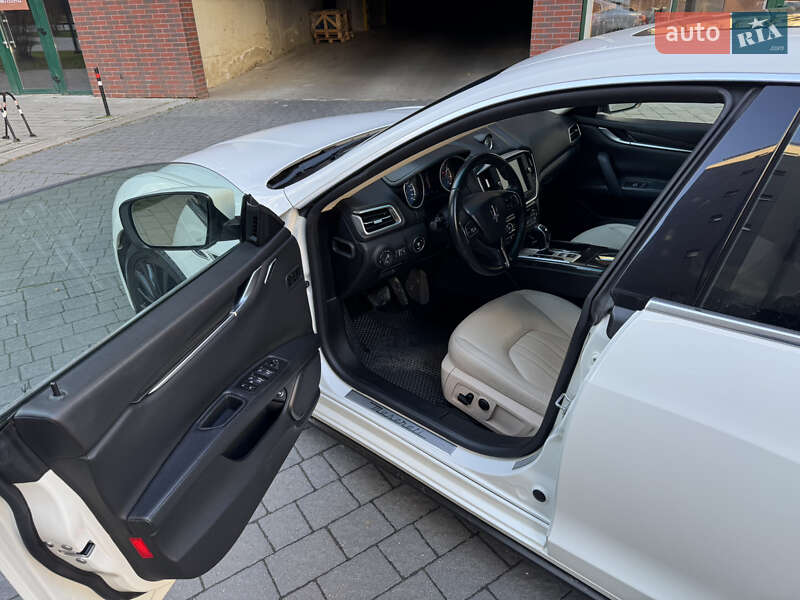 Седан Maserati Ghibli 2014 в Львові