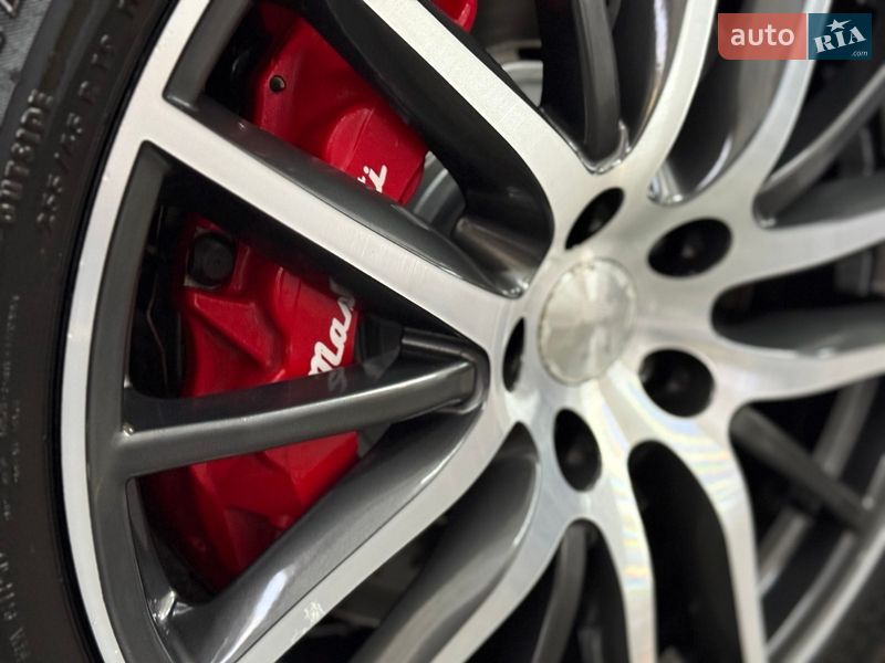 Седан Maserati Ghibli 2014 в Івано-Франківську