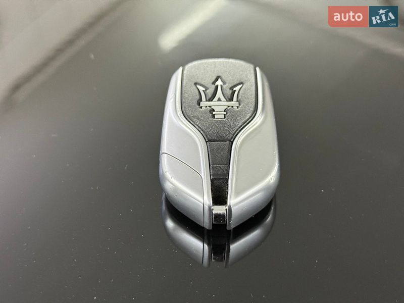 Седан Maserati Ghibli 2014 в Івано-Франківську