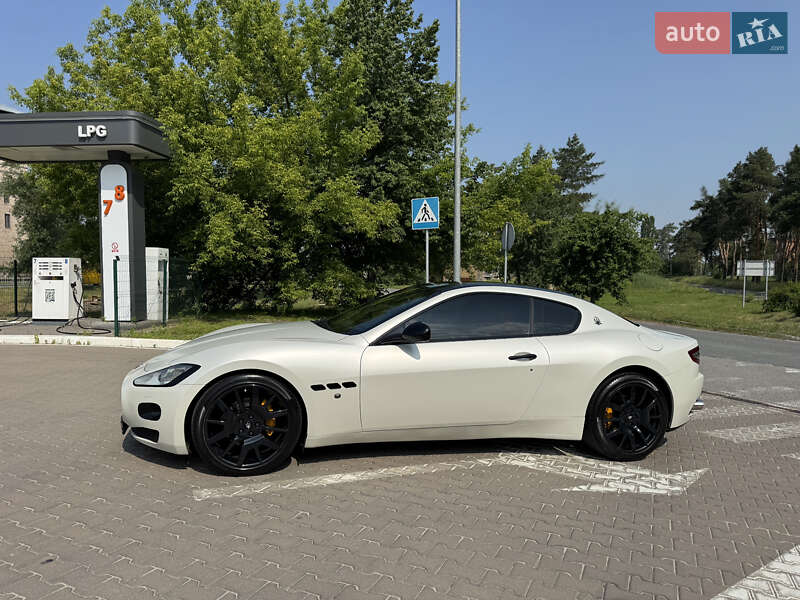 Купе Maserati GranTurismo 2008 в Киеве