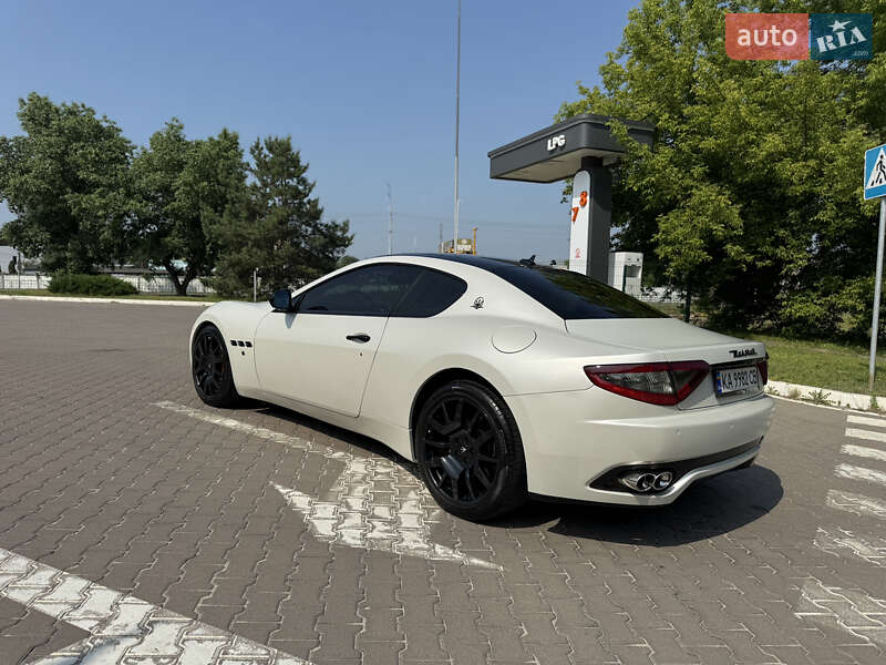 Купе Maserati GranTurismo 2008 в Киеве