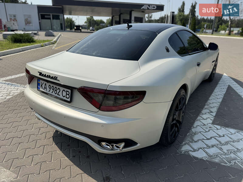 Купе Maserati GranTurismo 2008 в Киеве