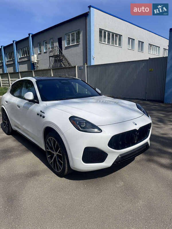 Позашляховик / Кросовер Maserati Grecale 2023 в 