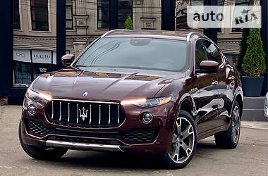 Внедорожник / Кроссовер Maserati Levante 2016 в Киеве