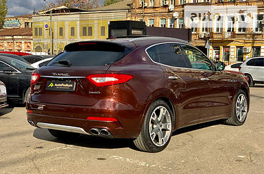 Внедорожник / Кроссовер Maserati Levante 2016 в Киеве