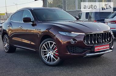 Внедорожник / Кроссовер Maserati Levante 2017 в Киеве