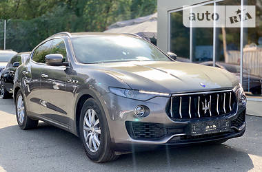 Внедорожник / Кроссовер Maserati Levante 2016 в 