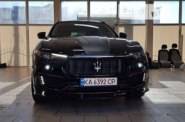 Внедорожник / Кроссовер Maserati Levante 2017 в Запорожье