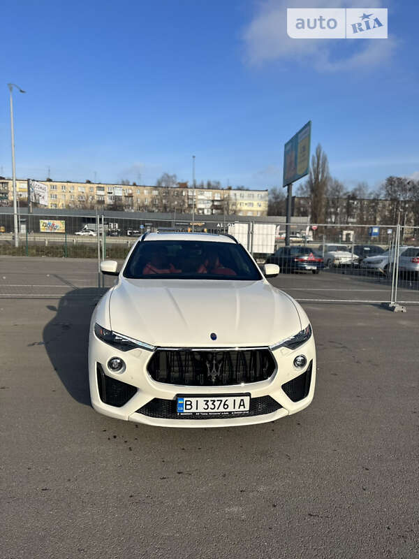 Внедорожник / Кроссовер Maserati Levante 2018 в Киеве