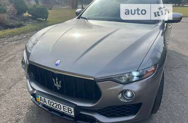 Внедорожник / Кроссовер Maserati Levante 2017 в Киеве