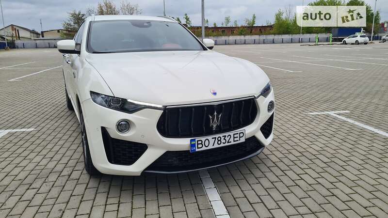 Внедорожник / Кроссовер Maserati Levante 2017 в Тернополе