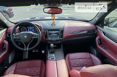 Внедорожник / Кроссовер Maserati Levante 2020 в Киеве