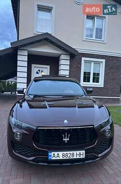 Позашляховик / Кросовер Maserati Levante 2017 в 