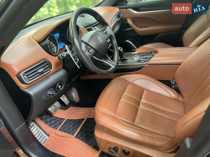 Внедорожник / Кроссовер Maserati Levante 2017 в Киеве