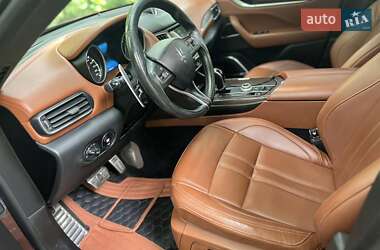 Позашляховик / Кросовер Maserati Levante 2017 в 
