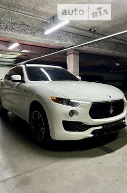 Внедорожник / Кроссовер Maserati Levante 2017 в Киеве