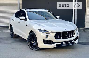 Внедорожник / Кроссовер Maserati Levante 2016 в Киеве