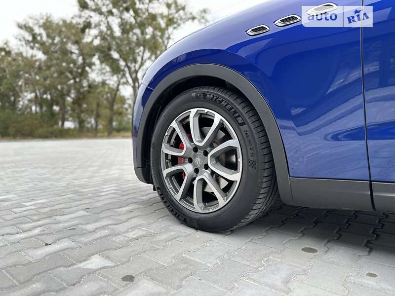 Внедорожник / Кроссовер Maserati Levante 2016 в Днепре