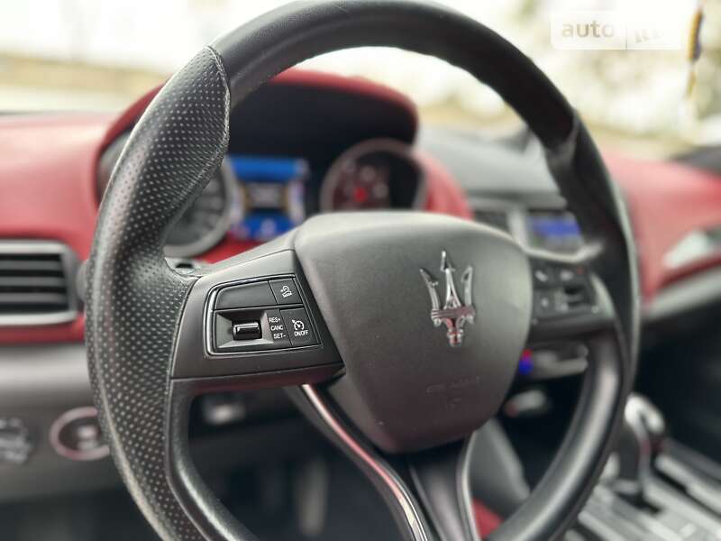 Внедорожник / Кроссовер Maserati Levante 2016 в Днепре