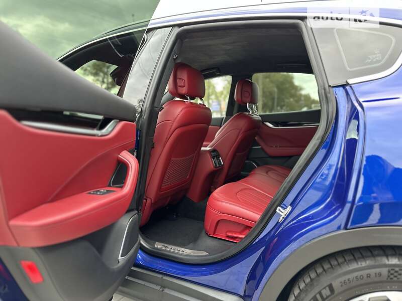 Внедорожник / Кроссовер Maserati Levante 2016 в Днепре