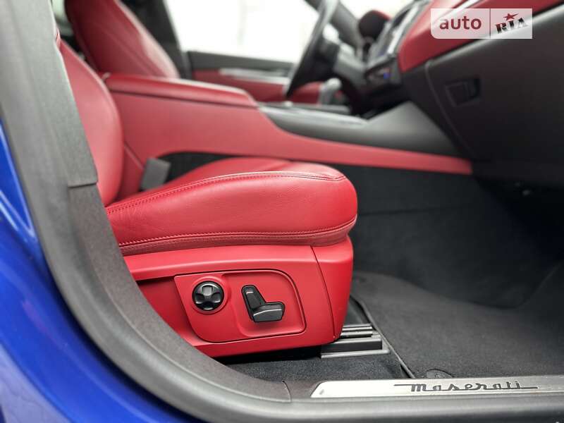 Внедорожник / Кроссовер Maserati Levante 2016 в Днепре