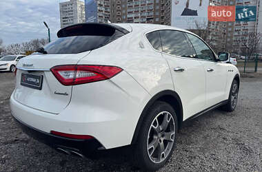 Внедорожник / Кроссовер Maserati Levante 2017 в Киеве