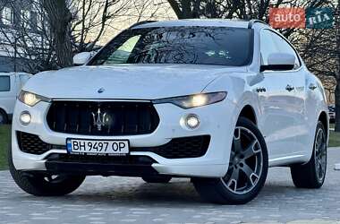 Позашляховик / Кросовер Maserati Levante 2016 в 