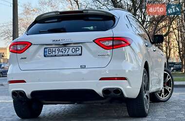 Позашляховик / Кросовер Maserati Levante 2016 в 