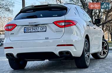 Позашляховик / Кросовер Maserati Levante 2016 в 