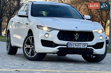 Позашляховик / Кросовер Maserati Levante 2016 в 