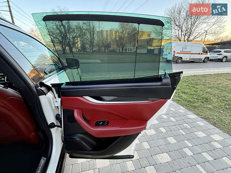 Внедорожник / Кроссовер Maserati Levante 2016 в Одессе