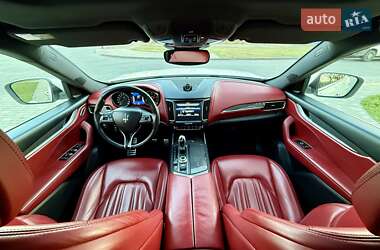 Позашляховик / Кросовер Maserati Levante 2016 в 