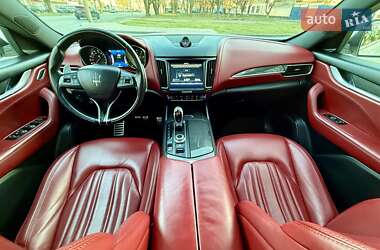 Позашляховик / Кросовер Maserati Levante 2016 в 