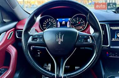 Позашляховик / Кросовер Maserati Levante 2016 в 