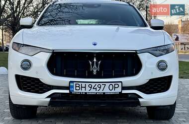 Позашляховик / Кросовер Maserati Levante 2016 в 