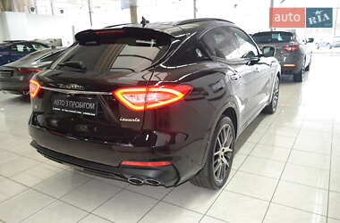Позашляховик / Кросовер Maserati Levante 2018 в 
